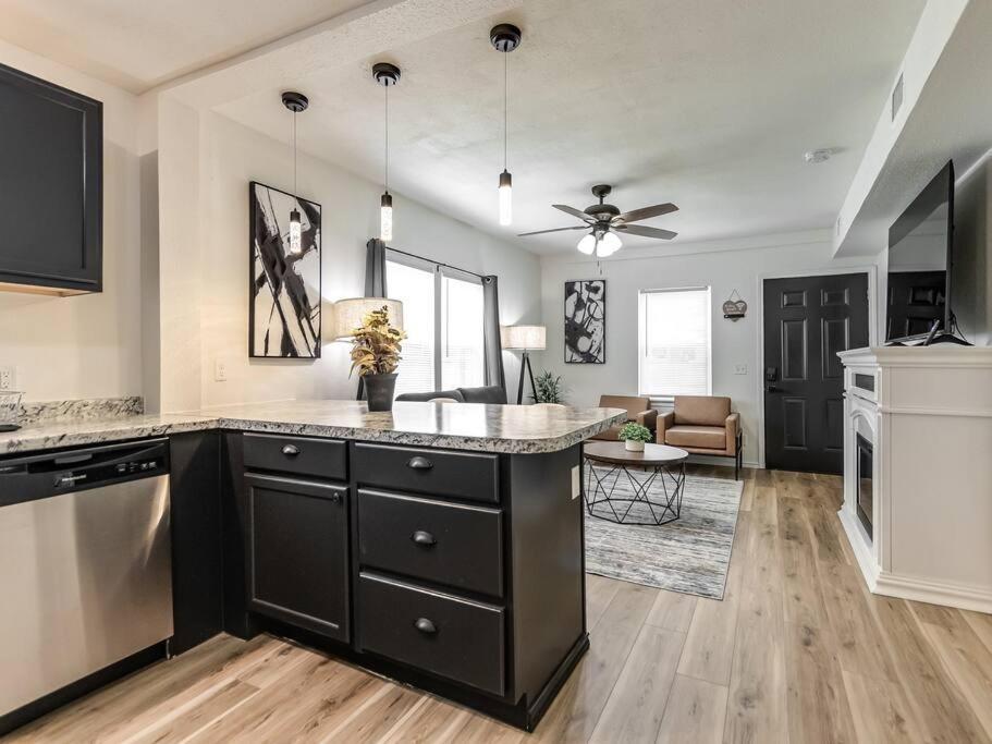 Stylish & Serene Modern Retreat Bartlesville Ngoại thất bức ảnh