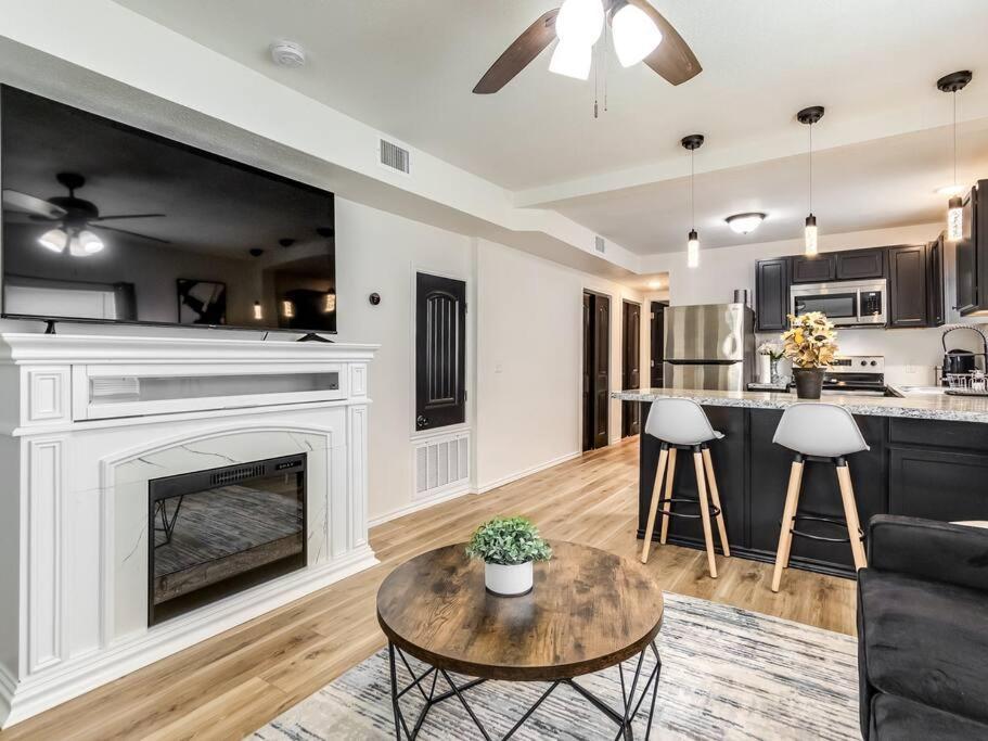 Stylish & Serene Modern Retreat Bartlesville Ngoại thất bức ảnh