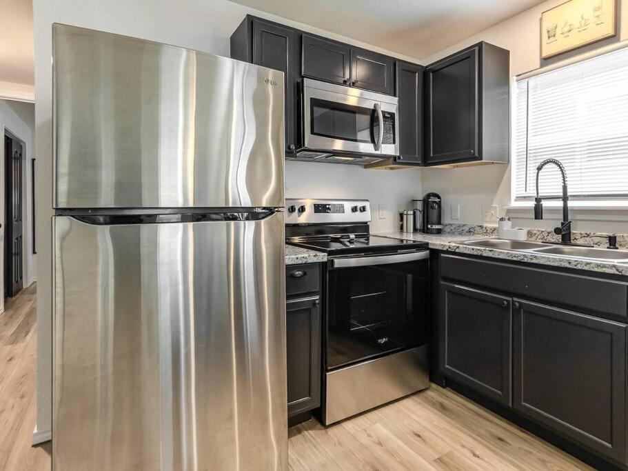 Stylish & Serene Modern Retreat Bartlesville Ngoại thất bức ảnh